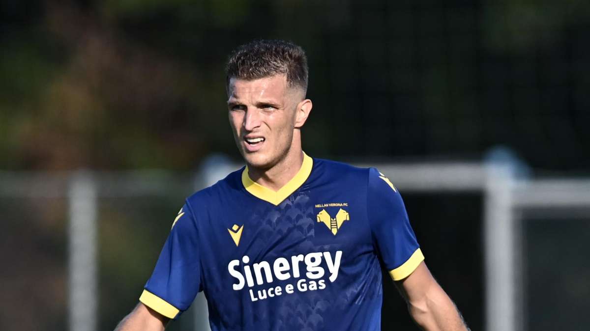 QUI VERONA -  Lazovic: "Io leader? Cerco di far vedere ai giovani il giusto atteggiamento"