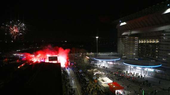 Minuto di silenzio e lutto al braccio durante Milan-Bari per ricordare il figlio di Verreth