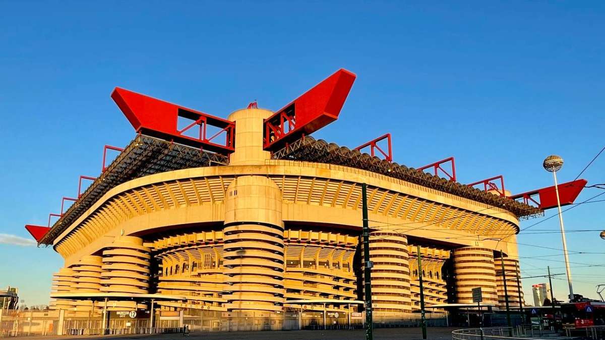 Il Cagliari vola a San Siro per sfidare l'Inter: dove vedere il match in tv
