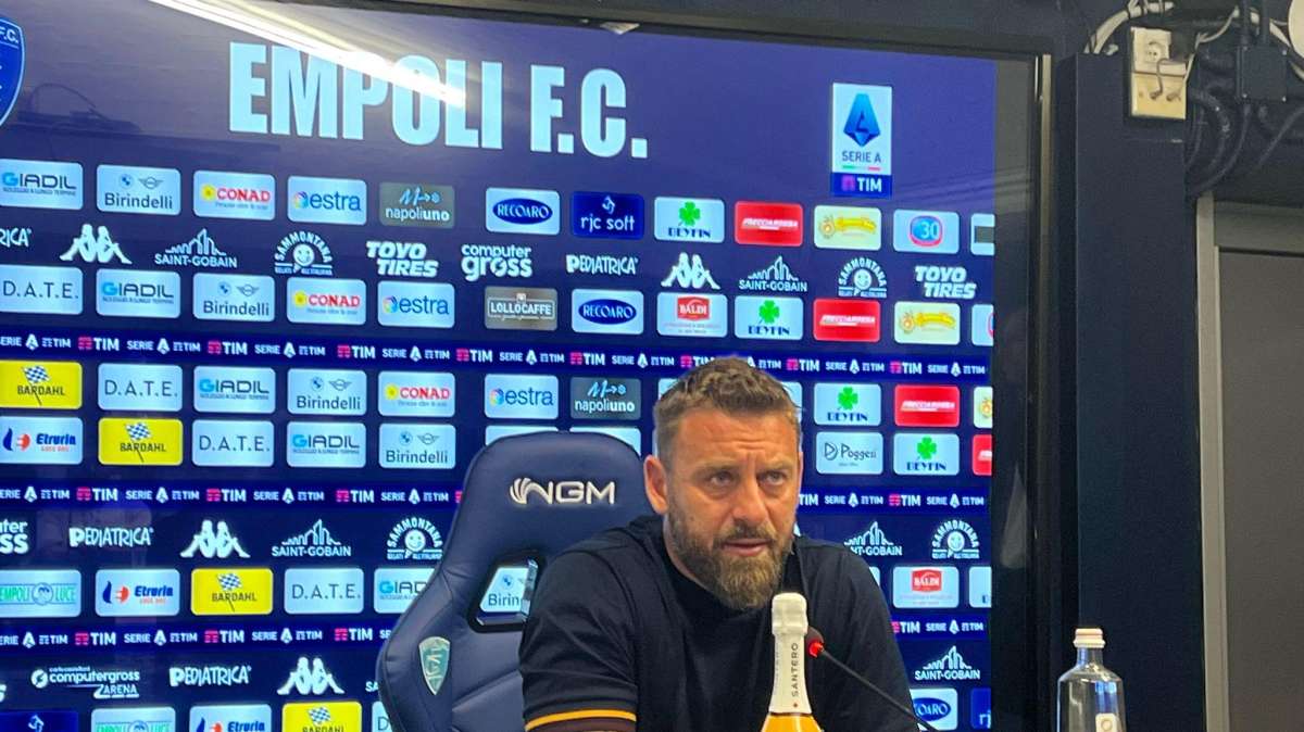 QUI ROMA - De Rossi in conferenza stampa: "Dybala? E' convocato, viene con noi a Cagliari"