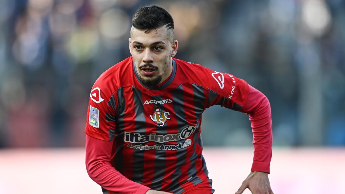 Gaetano sfida il suo passato. L'Unione Sarda: "Cremonese per sempre nel cuore, il Cagliari sulle spalle"