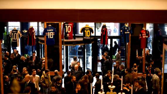 MERCATO CAGLIARI H24 - Cagliari-Esposito, domani incontro decisivo Marotta-Giulini: visite mediche lunedì? Sfida col Verona per Barak. Zortea, la Fiorentina decide. Veroli-Palermo, offerta ancora bassa. Corsa a tre per Vinciguerra