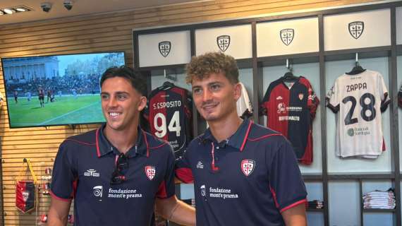 Gabriele Zappa e Sebastiano Esposito incontrano i tifosi in Piazza Unione Sarda (FOTO)
