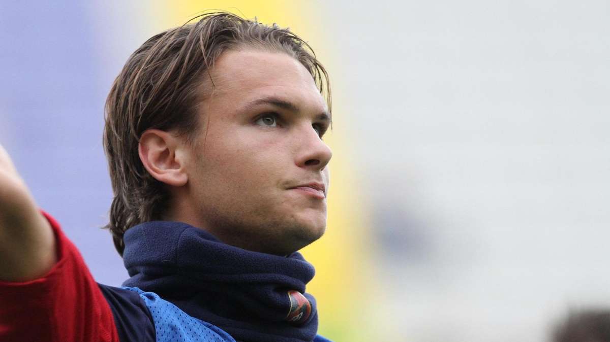 Ekdal: "Difficile lasciare Cagliari. Mi vedrei bene in Inghilterra. Nainggolan? Arriverà in alto"