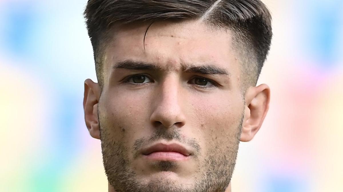 La doppietta di Borrelli non basta a Pisacane. Corsport: "Cagliari fermato dalla garra di DDR". L'attaccante è da 8, Caprile da 5