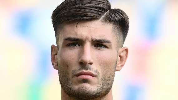 Tuttosport - Cagliari, domani visite mediche per Borrelli. Sfida a Fiorentina e Lens per Esposito. Pressing per Monterisi e Folorunsho