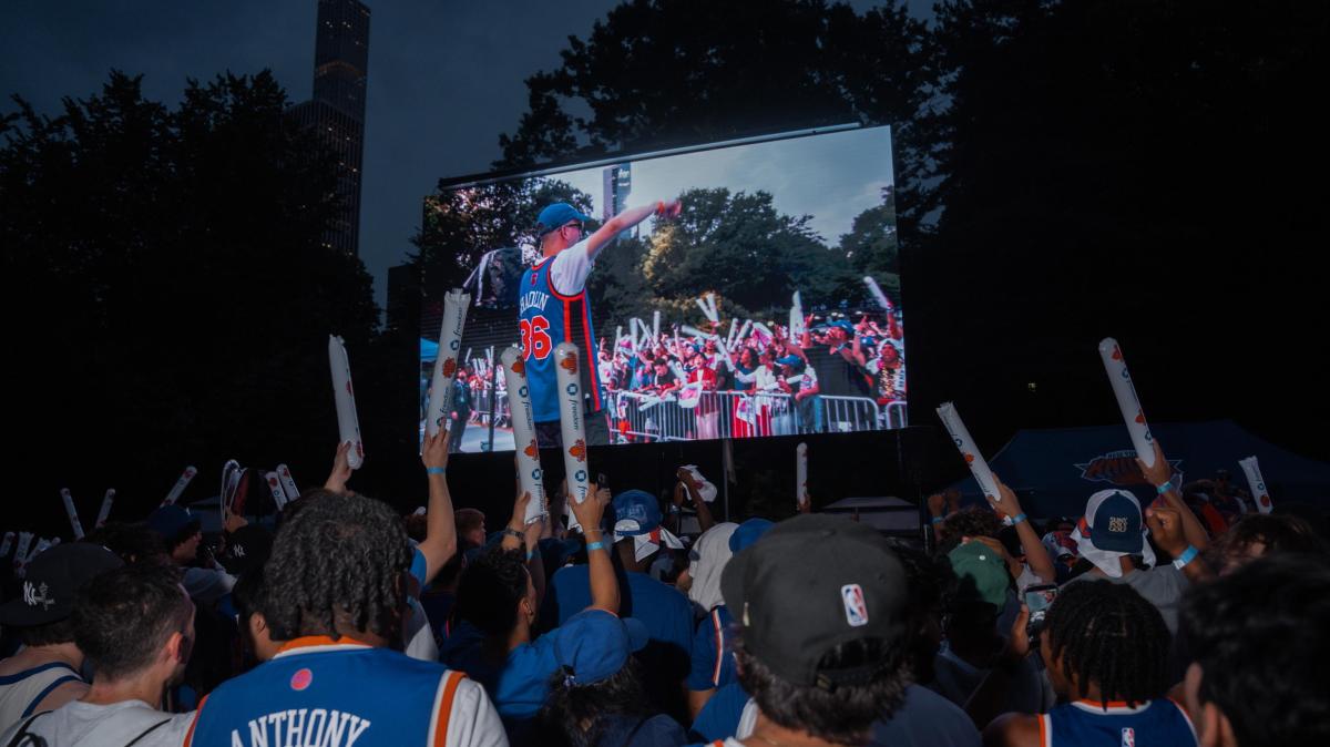 Mondiali: i colori del Brasile invadono New York, ma a ruba sono le t-shirt dei Knicks