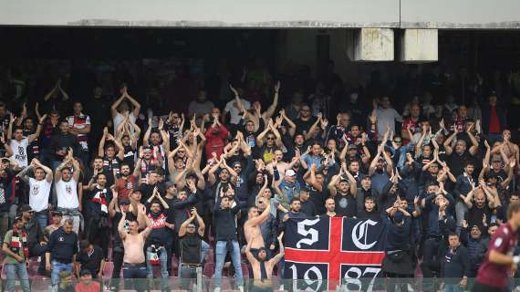 Il Cagliari celebra la giornata di festa assieme ai propri tifosi: "NOI" (FOTO)