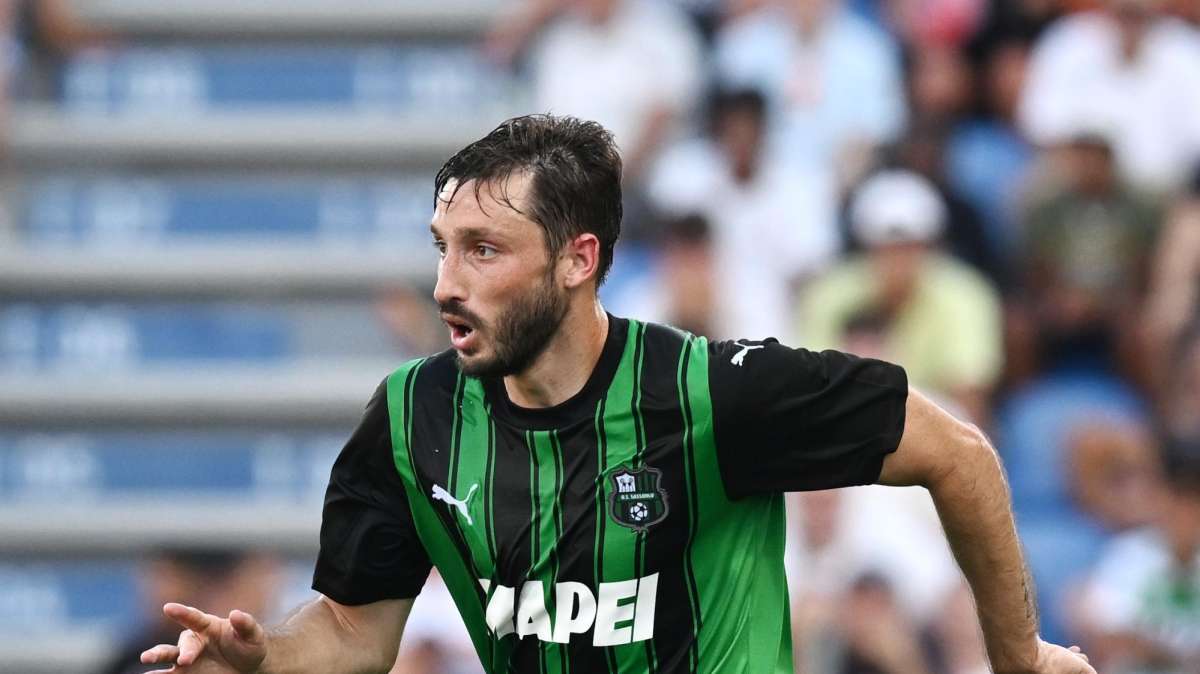 Sassuolo, lesione del collaterale mediale per Viña nel match contro il Cagliari