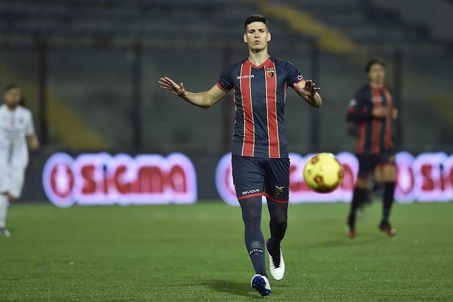 "Grave inadempienza contrattuale". L'Olbia agisce contro Buschiazzo