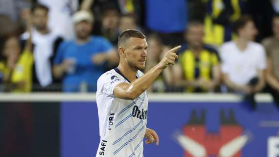 Fiorentina accoglie Dzeko, la firma dopo le visite
