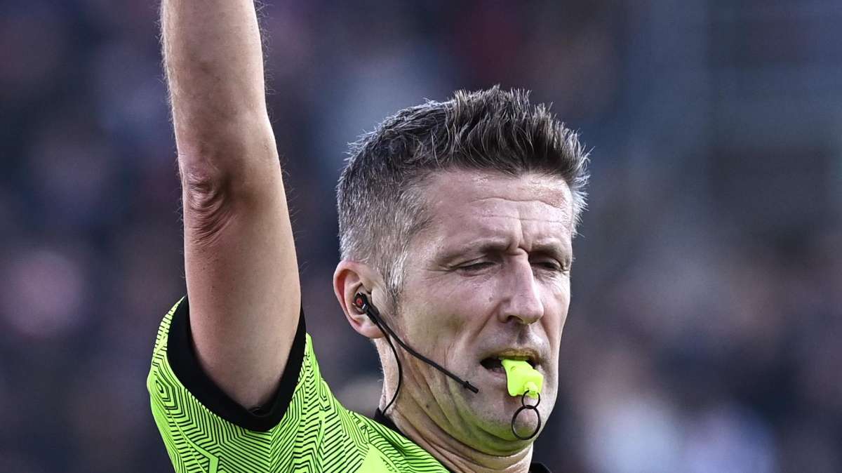 Serie A, le designazioni arbitrali: Verona-Cagliari affidata a Orsato