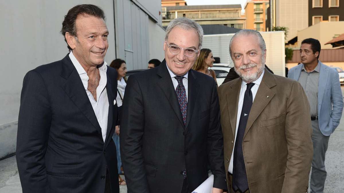 Napoli, De Laurentiis: "Dedica per Cellino, Astori e Nainggolan". Polemica o ammiccamento?