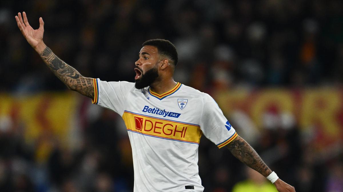 Lecce, Siebert: "Il nostro obiettivo è rimanere in Serie A. Vogliamo dimostrare ai tifosi che stiamo giocando per loro"