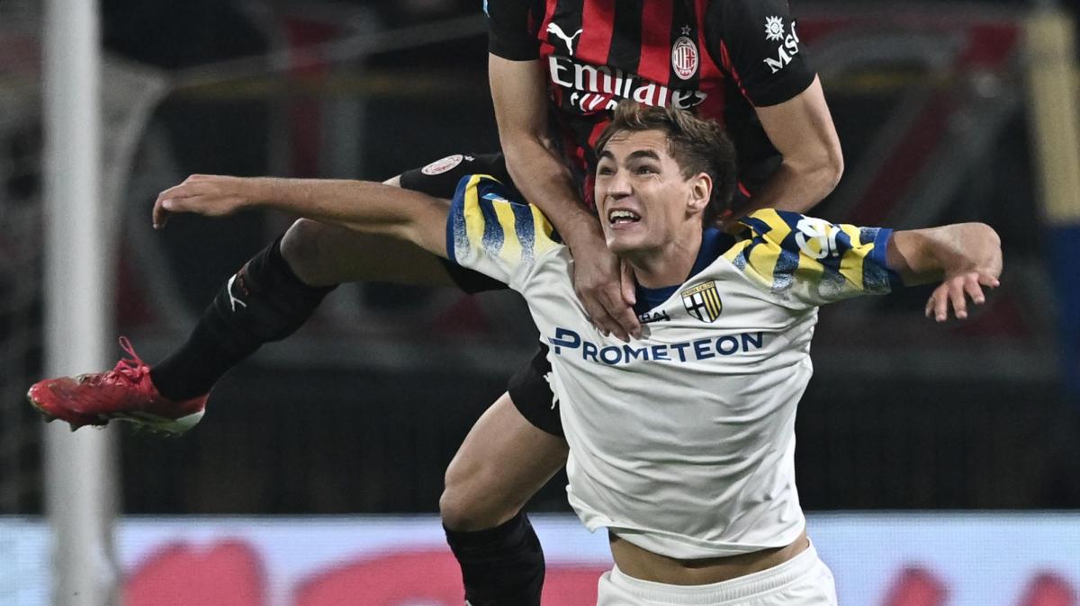 Il Parma vince con il Verona e si porta a pari punti con il Cagliari