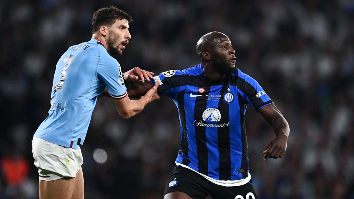 Lukaku è atterrato a Roma. Migliaia di tifosi in delirio