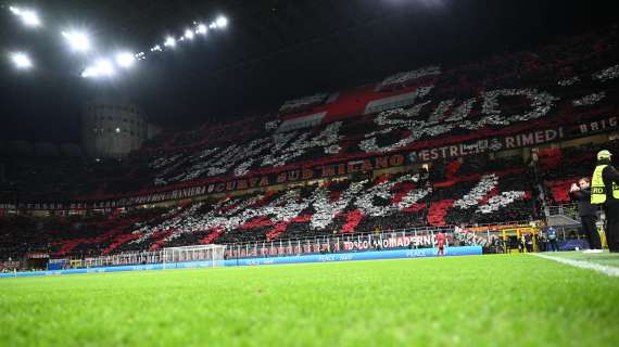 Milan-Cagliari, rossoblù in campo per il riscaldamento (FOTO)