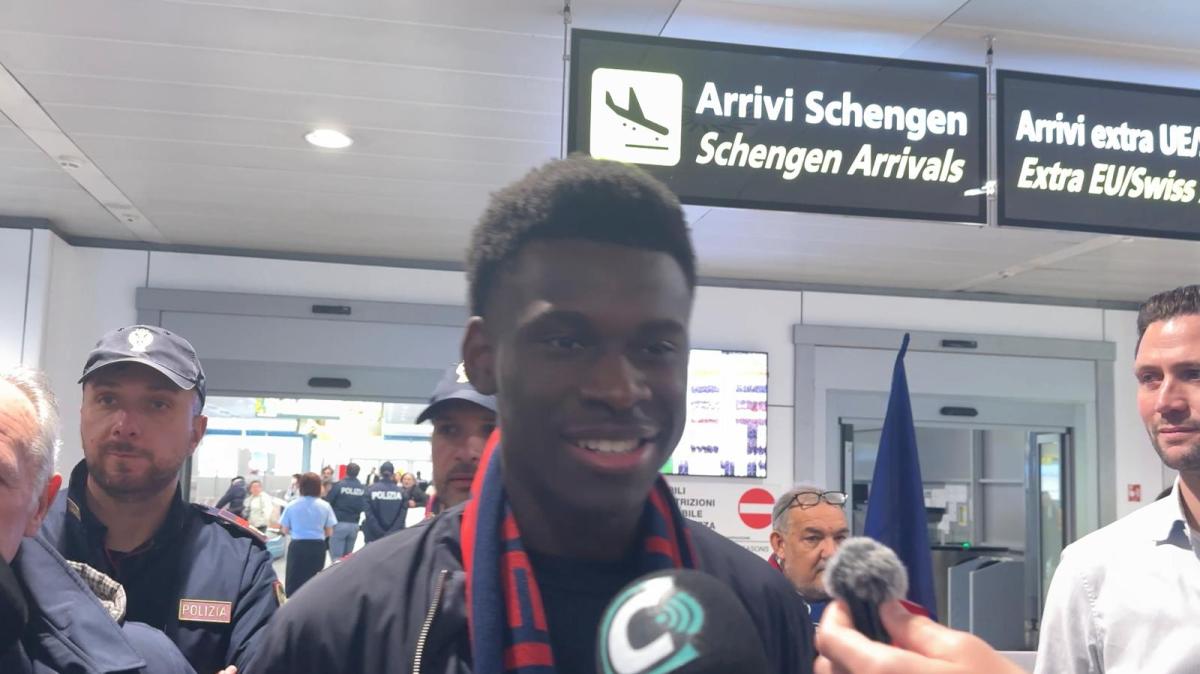 Othniël Raterink è atterrato all'aeroporto di Cagliari-Elmas. Segui con noi tutti gli aggiornamenti!