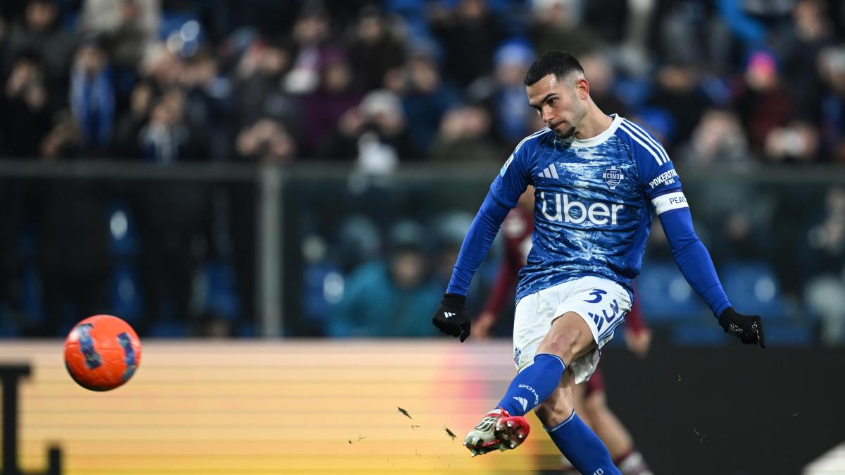 I lariani espugnano la Domus. Tuttosport: "È un Como senza limiti. Cagliari, vietato abbassare la guardia"