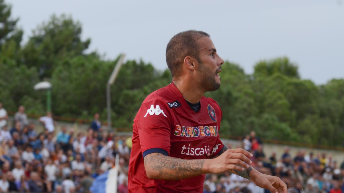 Francesco Pisano compie 40 anni, il Cagliari: "Tanti auguri, Checco"