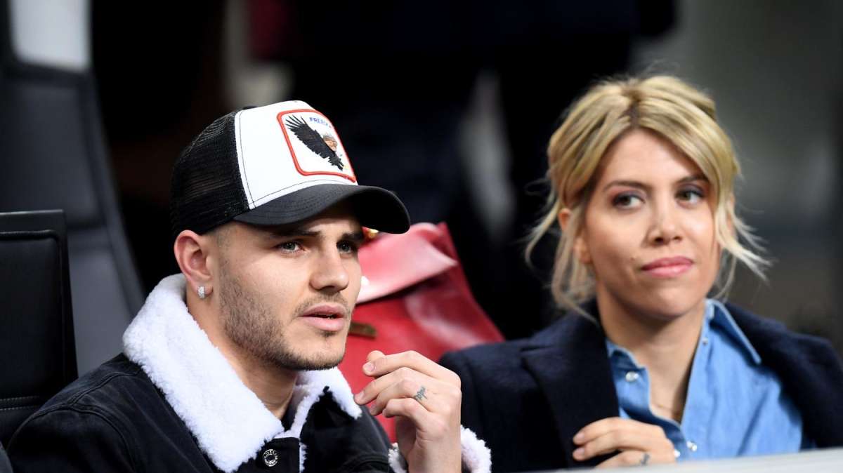 Mauro Icardi torna in Serie A? Wanda Nara in posa con la tuta della Juventus