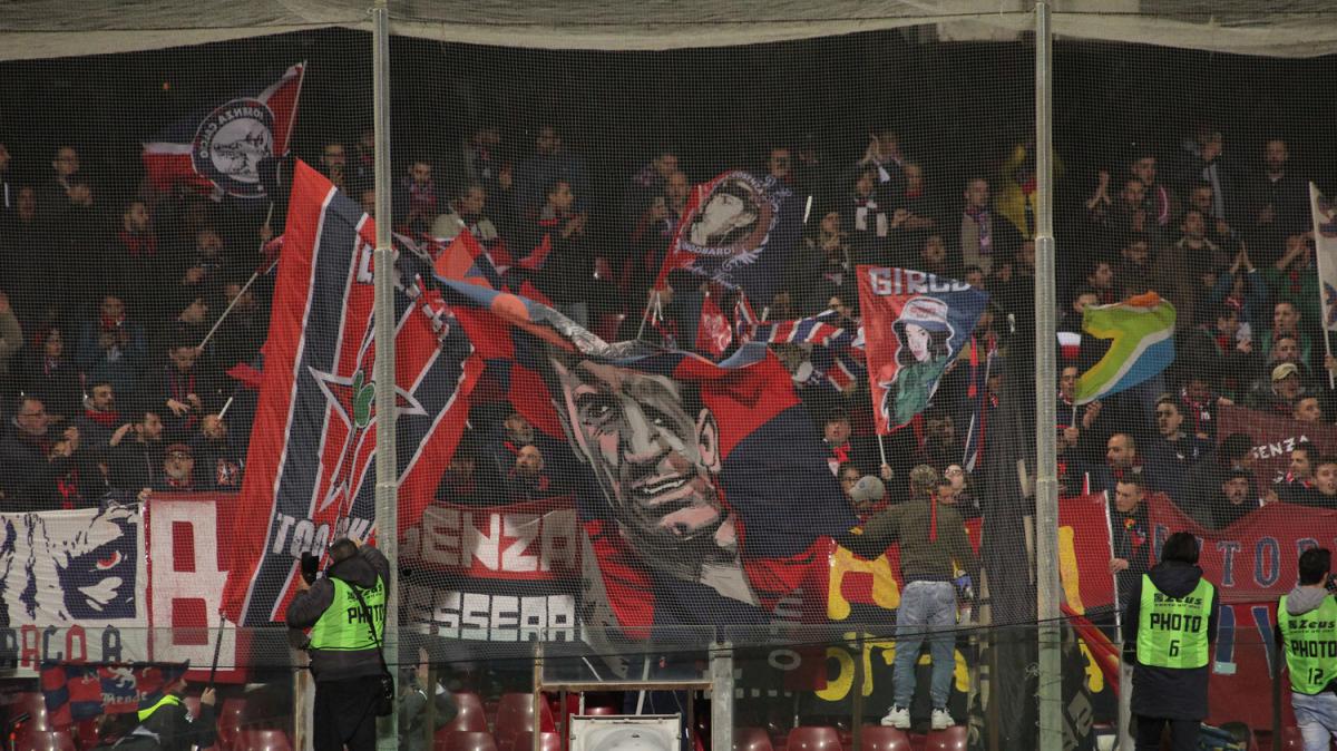 Serie C, Cosenza travolto dal Casarano ed eliminato dai play off. Pintus resta a guardare