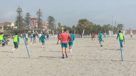 Il Cagliari al lavoro alla spiaggia del Poetto: fine della seduta