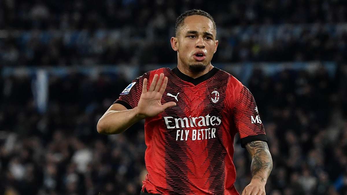 QUI MILAN -  il Milan si è ritrovato all'Hotel Melià. Convocati Jovic e Okafor. Acclamatissimi Leao e Theo al Melià