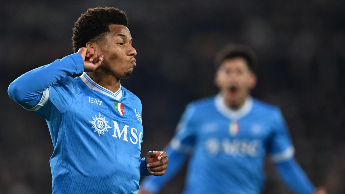 Serie A, il Napoli espugna l'Olimpico e torna in vetta con il Milan: Roma ko 0-1, decide Neres