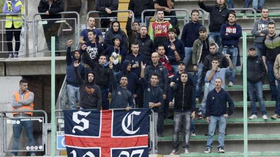 Cagliari-Sassuolo, arrestato il tifoso che ha lanciato la bomba carta: i dettagli