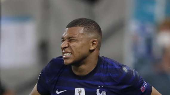 Macron conferma: "Ho consigliato a Mbappè di rimanere"