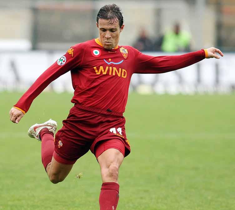 23 dicembre 2006, Roma-Cagliari 2-0: la rovesciata di Taddei stende i sardi