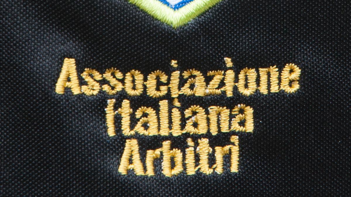 Arbitro 17enne aggredito da un calciatore, l'AIA: "Portiamo avanti la nostra battaglia contro ogni forma di violenza in campo"