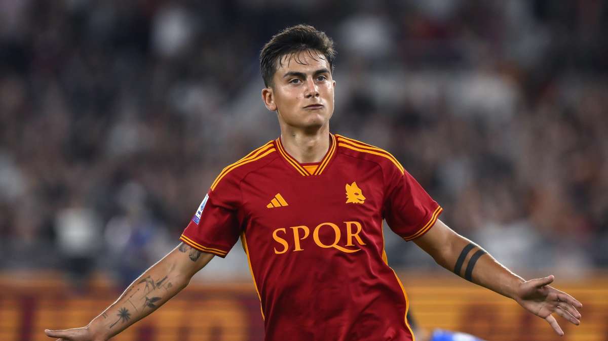 QUI ROMA - Allenamento mattutino in vista della sfida contro il Cagliari. Dybala in gruppo