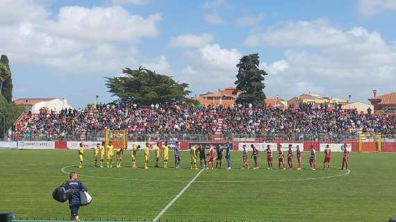 Tharros-Cagliari, l'ingresso in campo delle due squadre