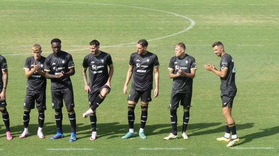 Torna la Serie A, il Cagliari ospita l'ambizioso Napoli di Conte: le previsioni dei bookmakers 