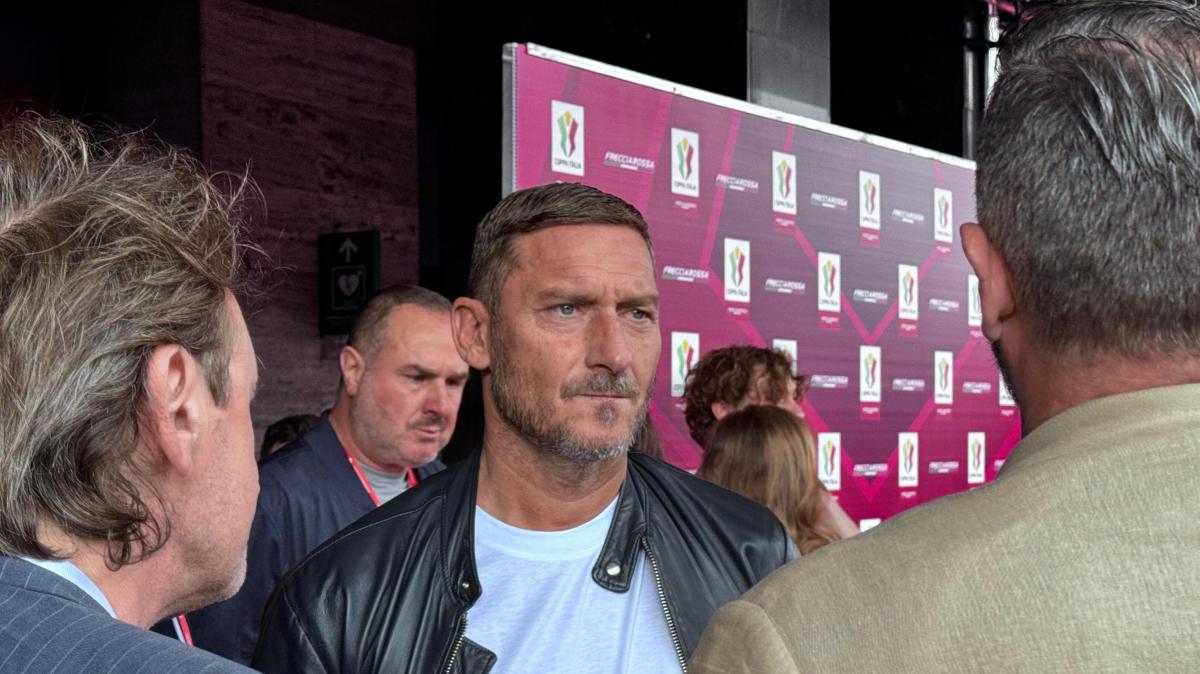 Totti: "Chi chiamerei per riprendermi da una sbornia? Nainggolan"