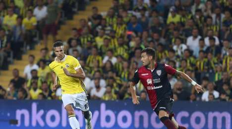 Il Cagliari cade a Istanbul: al Fenerbahçe basta il gol di Valbuena su punizione