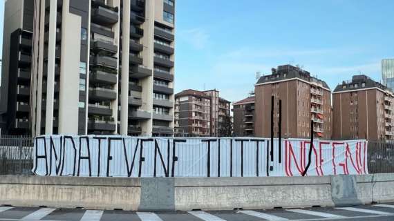 TMW - Milan, striscione della Curva: "Andatevene tutti: indegni"