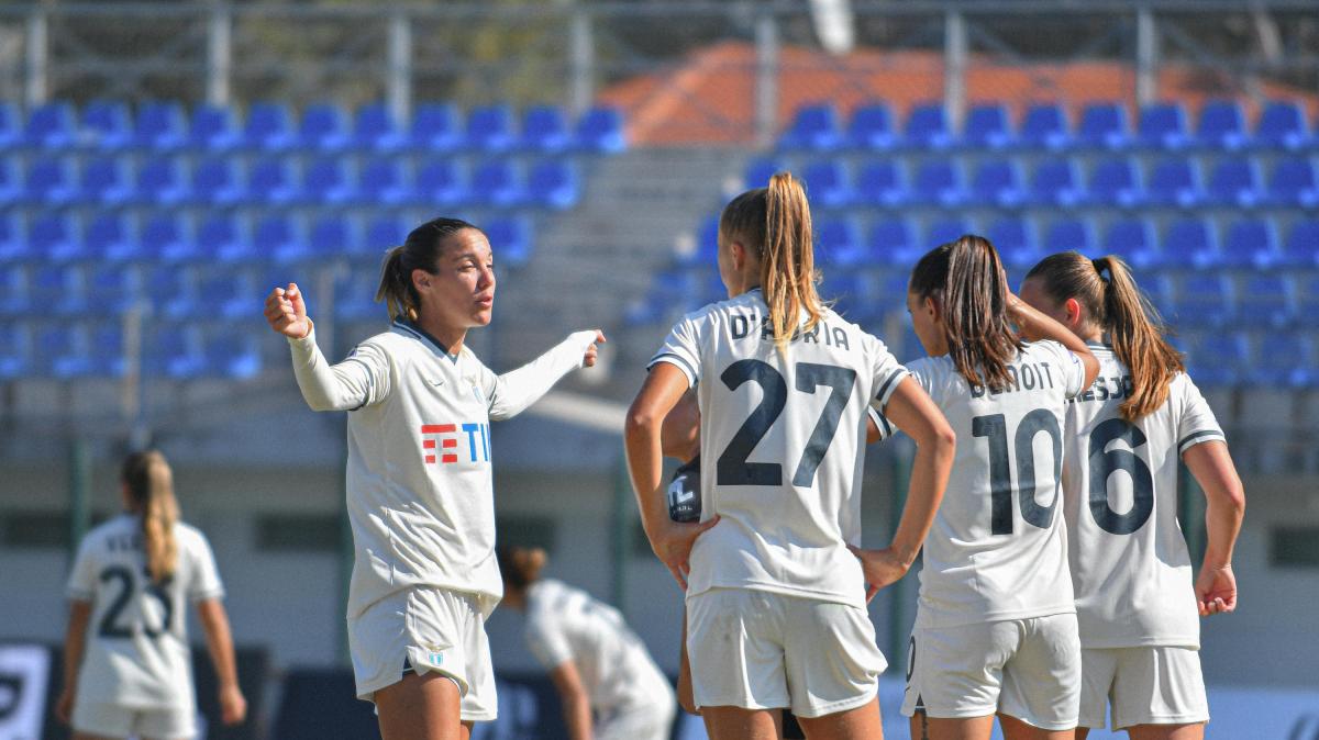 Lazio Women multata di euro 200: niente acqua calda nello spogliatoio degli arbitri