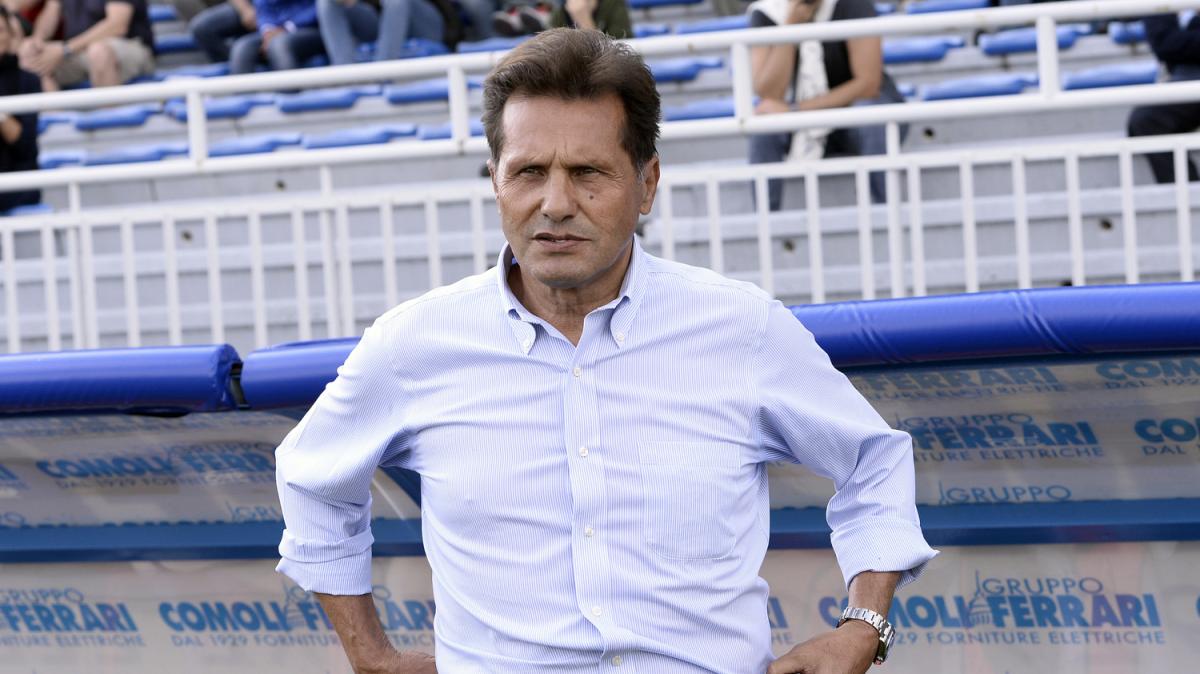 Un mirto con... Walter Novellino: "Il Cagliari sta facendo grandi cose. Pisacane, come tutti i giovani emergenti, veicola idee nuove: la sua squadra sa verticalizzare molto bene. Contro il Como il contropiede sardo potrebbe essere un'arma letale"