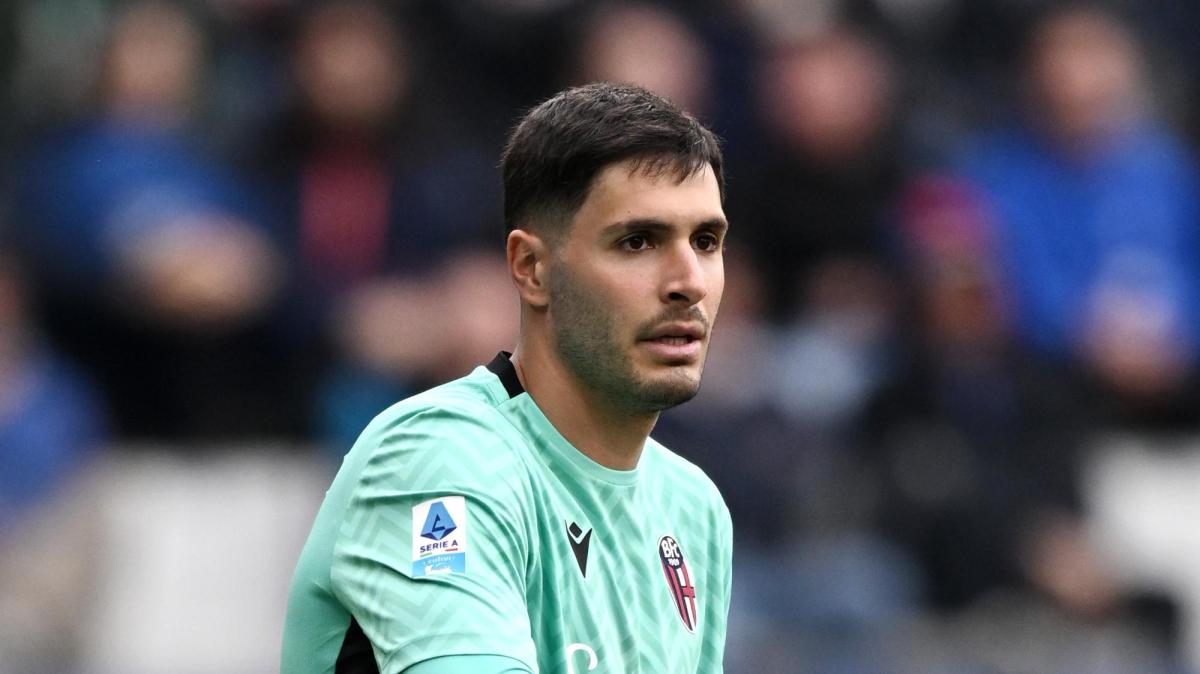Italiano deve risolvere diversi ballottaggi, ma ha scelto il portiere. Il Corriere dello Sport: "Il Bologna nelle mani di Ravaglia"