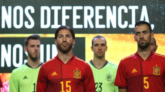 Calcio, Ramos omaggia Busquets: "Tu eccezionale, restando normale"