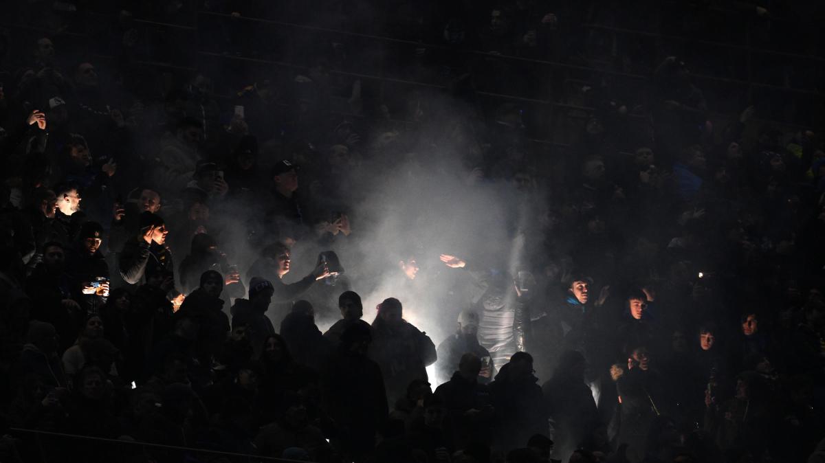 Scontri ultras Bologna e forze ordine fuori stadio Udine
