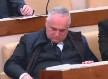 Incredibile in Senato: Lotito si addormenta durante l'audizione, lo sveglia De Laurentiis