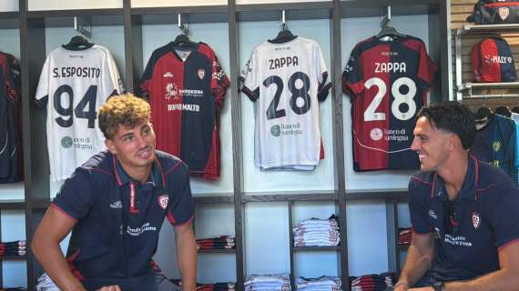 Cagliari Calcio su IG: "Quante persone e quanti sorrisi al Meet & Greet con Gabriele Zappa e Sebastiano Esposito" (FOTO)