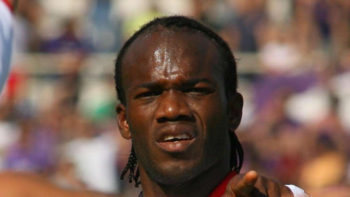 ESCLUSIVA TC - DAVID SUAZO: "Cagliari, servono forza mentale e concentrazione assoluta contro la Juve. Ranieri non cambierà assetto: ogni tanto andrà a prendere alti i bianconeri, ogni tanto li aspetterà. Che ricordi quella sfida del 2006..."