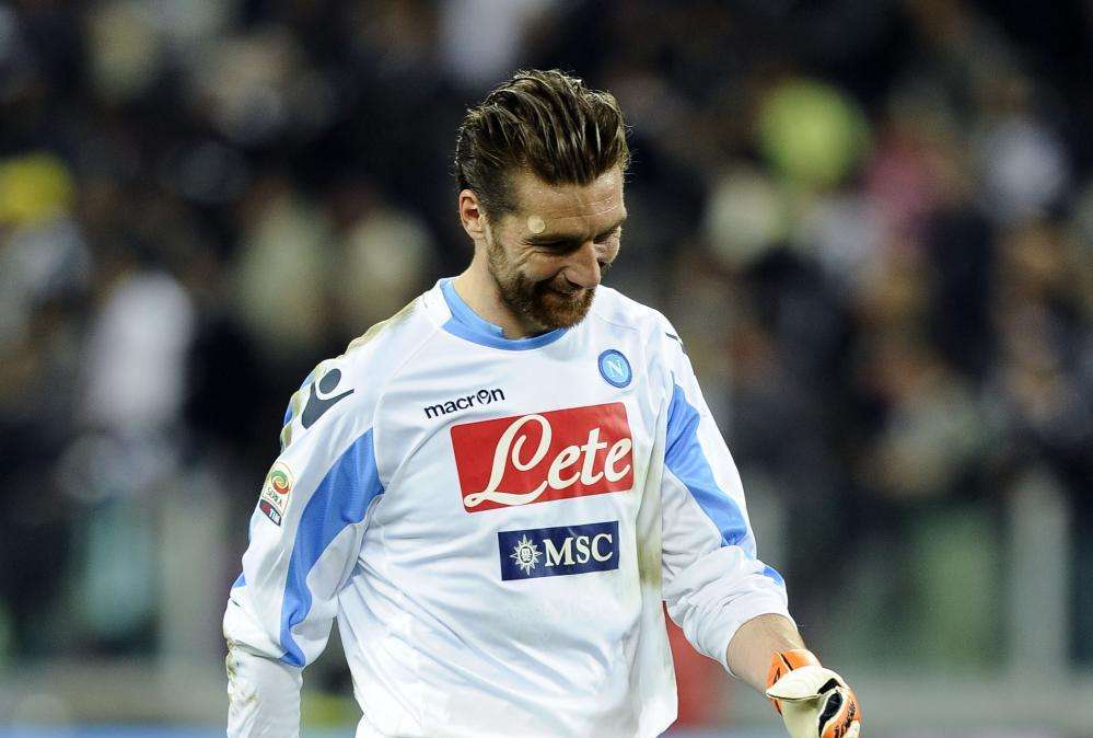 Napoli, De Sanctis e Campagnaro squalificati contro il Cagliari