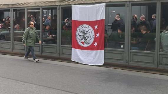 L'Ajax vieta ai tifosi di portare cartelli che chiedono ai giocatori le loro magliette