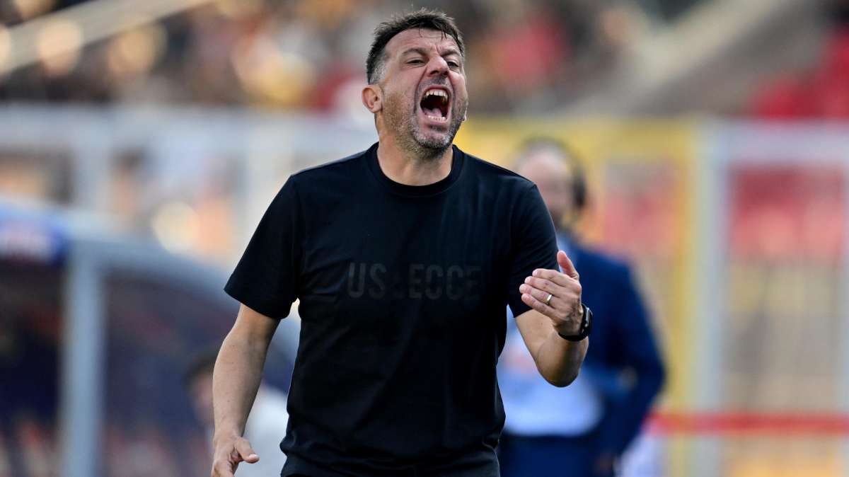 D'Aversa, il Lecce condanna il suo gesto: "Contrario ai principi ed ai valori dello sport"